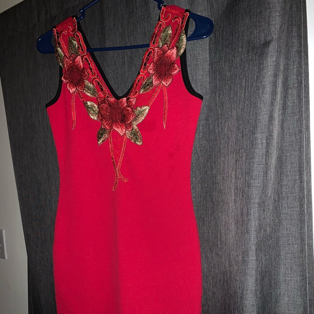 Dresses - Picture 4 of 7